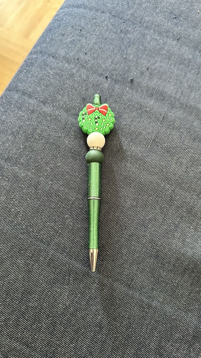 Stifte & Marker: Kugelschreiber gruen mit Weihnachtskranz Deko  – Neu und originalverpackt aus Ostermundigen von Marlise68