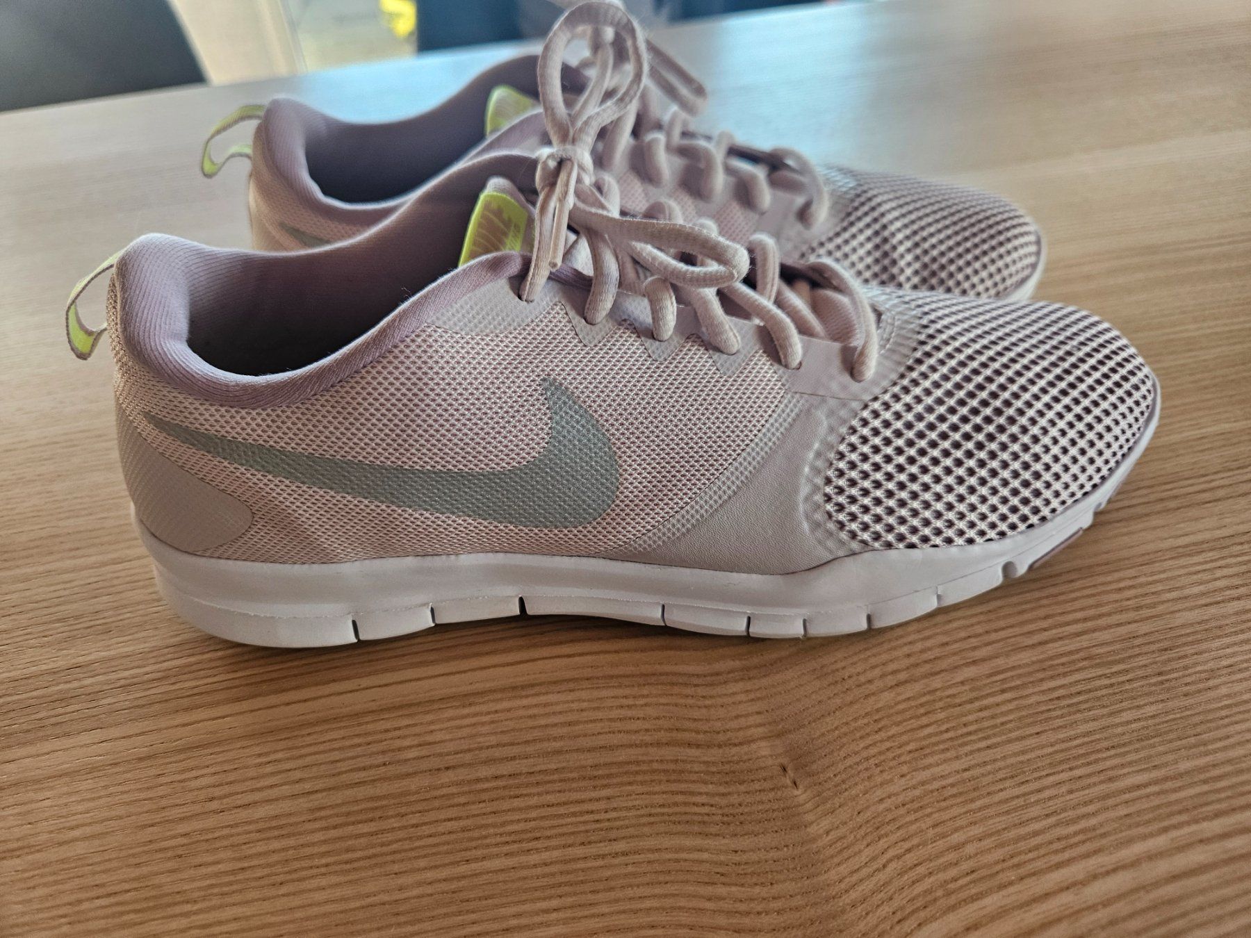 Nike Scarpe da donna: Nike Flex Damen Turnschuhe, Grösse 41 – Usato da Oberhelfenschwil venduto da tup12 1