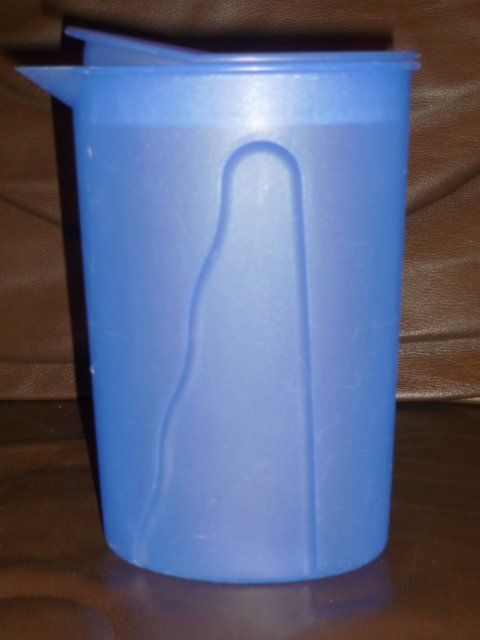 Tupperware Behälter & Ähnliches: TUPPERWARE KRUG – Gebraucht aus St.Gallen von Anso