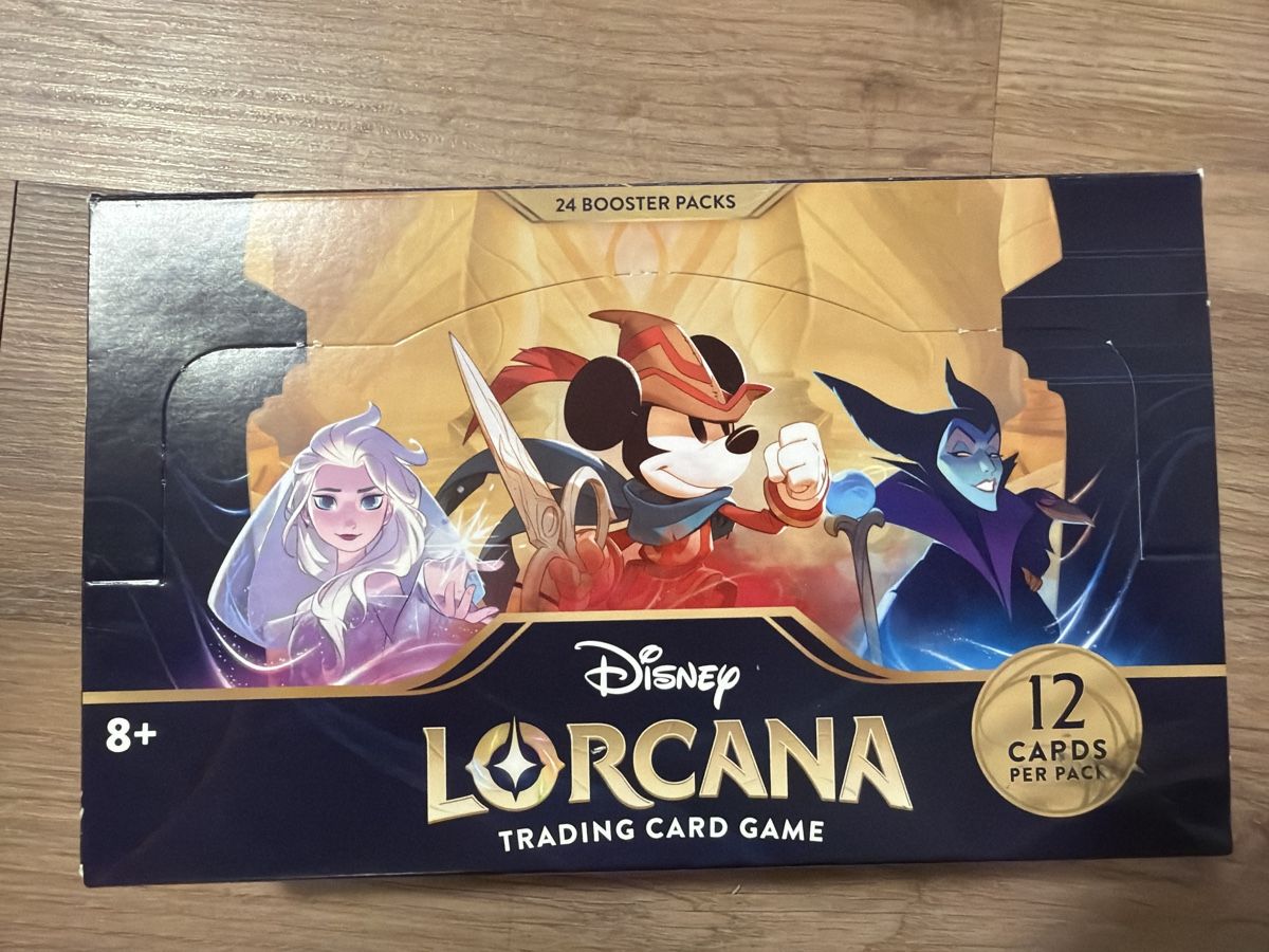 Disney Carte collezionabili: Disney Lorcana The First Chapter Booster Box versiegelt – Nuovo e nell'imballaggio originale da Endingen venduto da and_gf25