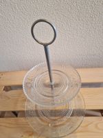 Etagere aus Glas zweistufig mit Metallgriff gebraucht