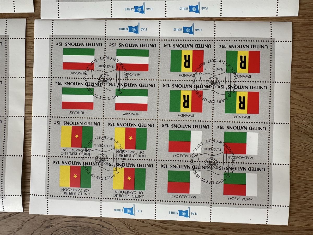 Tutti i francobolli: Nations Unies - 7 Kleinbogen Flaggen o und postfrisch  – Usato da Schmitten / FR venduto da Samsara169 1