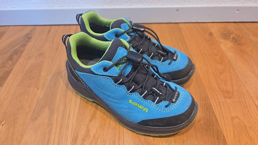 Lowa Chaussures garçon: Lowa Kinder Schuhe Gr.31 – D'occasion à Mönchaltorf par snowwater