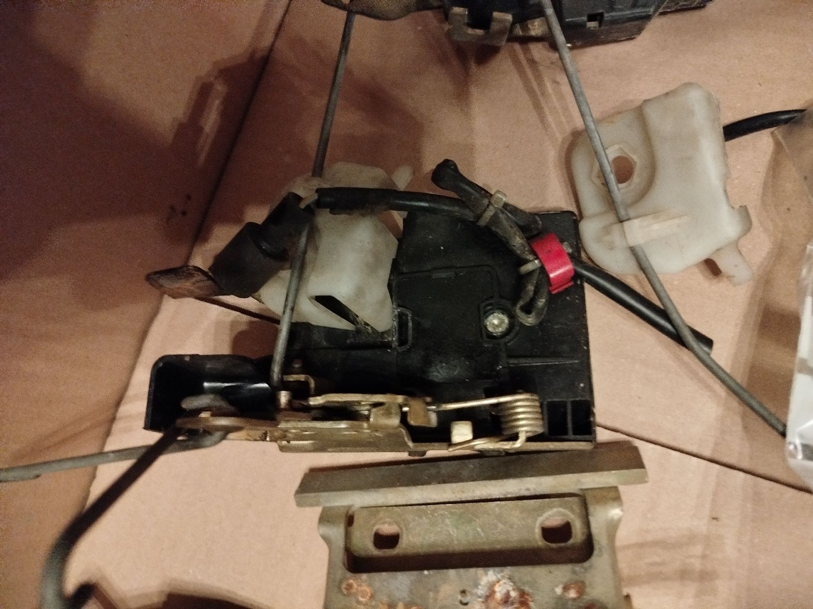 BMW Tutti pezzi di ricambio auto: Bmw E30 vitre électriques, verrouillage porte – Usato da Neuchâtel venduto da lyd_67kk 6