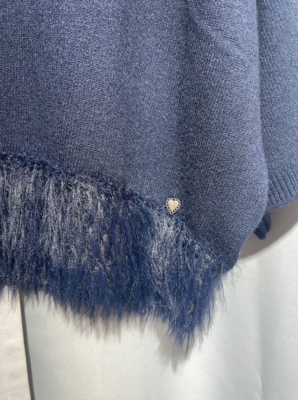 Maglioni & Felpe: Kurzarm-Pullover / Shirt mit Fransenanbschluss in dunkelblau – Nuovo e nell'imballaggio originale da Zürich venduto da Naebeli 3