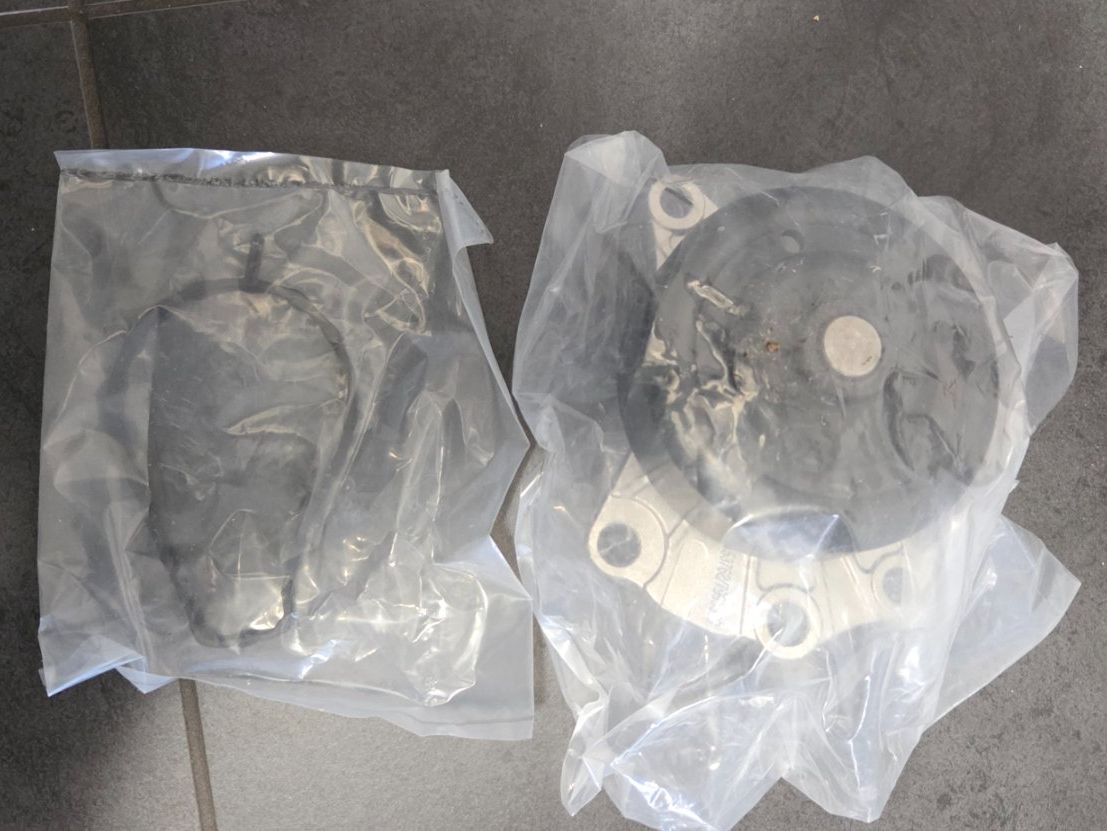 Toyota Tutti pezzi di ricambio auto: Pompe a eau Toyota  IQ – Usato da Erlach venduto da roberto910
