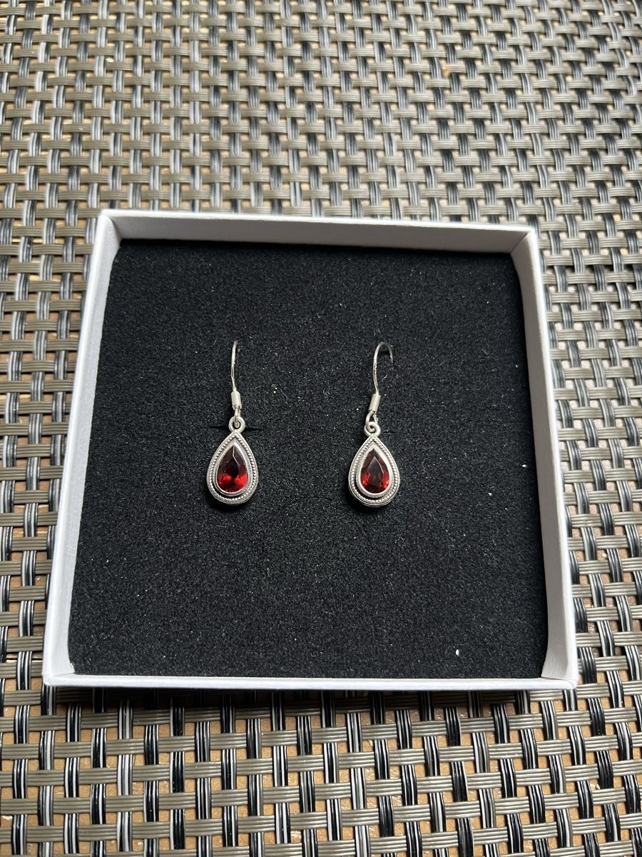 Orecchini pendenti & Orecchini a lobo: Elegante Ohrhänger mit Granat - Silber 925 – Nuovo e nell'imballaggio originale da Worb venduto da alfiie824