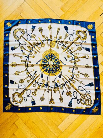 Foulard / Carré 90 Hermès "Les Clés" en 100% soie