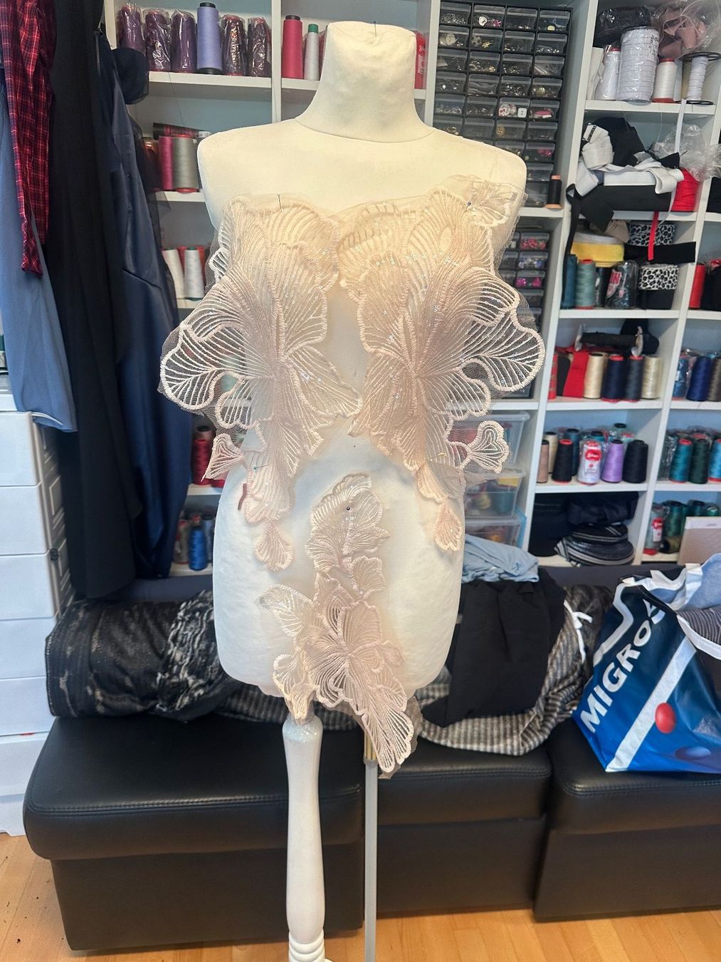 Tutte le decorazioni: SPITZE (12 STUCKE) – Usato da Bottighofen venduto da M.O.L 2