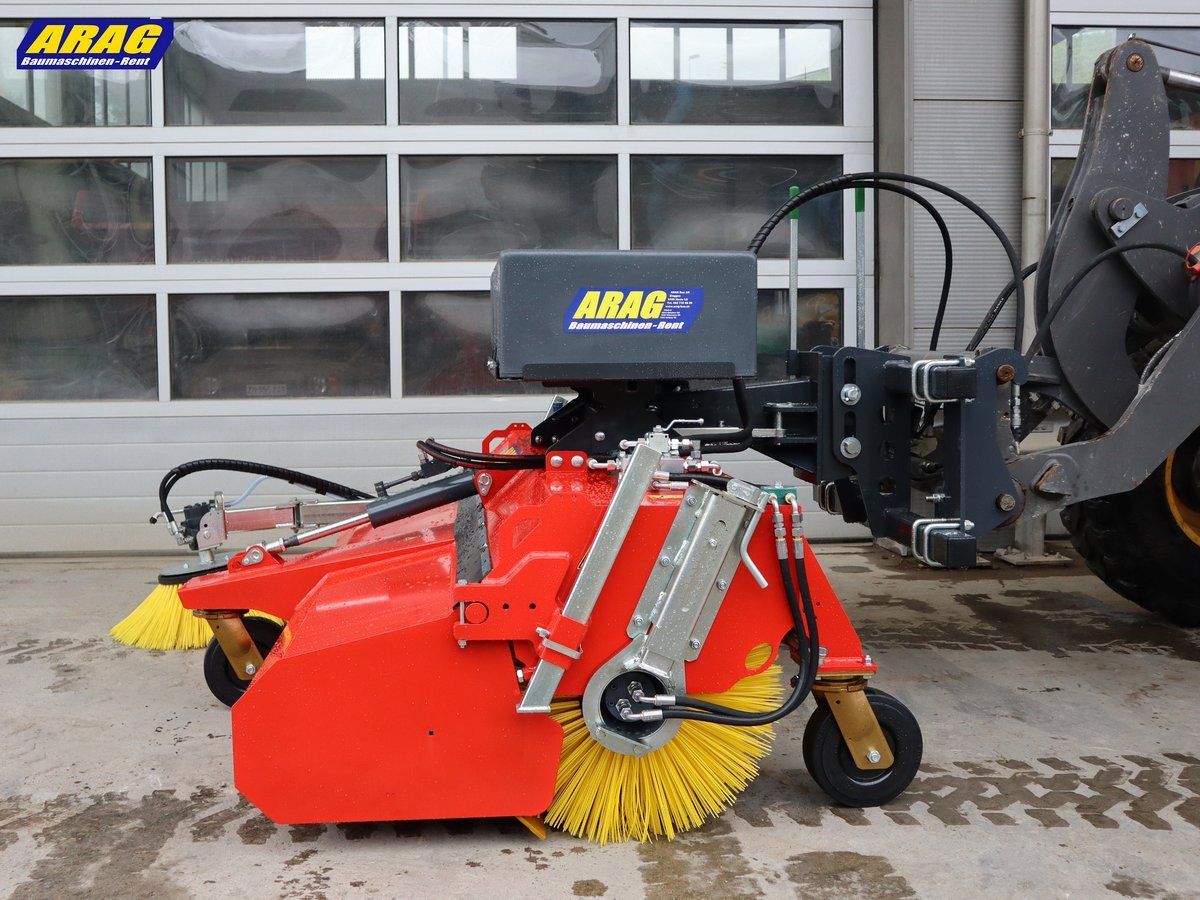 Tutte le macchine: Kehrmaschine KM600 NEU – Usato da Hasle LU venduto da Arag08 2