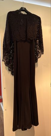 Maxikleid Lipsy London schwarz mit Spitzenumhang Grösse 40