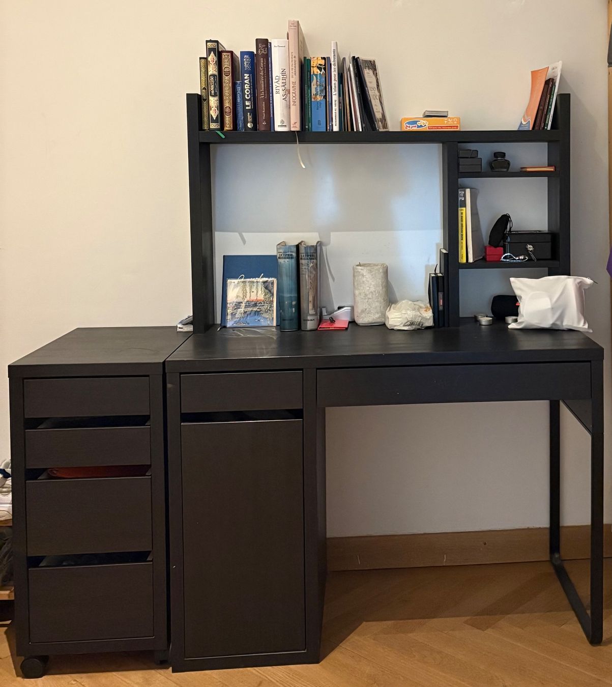 Ikea Scrivanie: Bureau noir avec rangement – Usato da Genève venduto da myr_l5g9