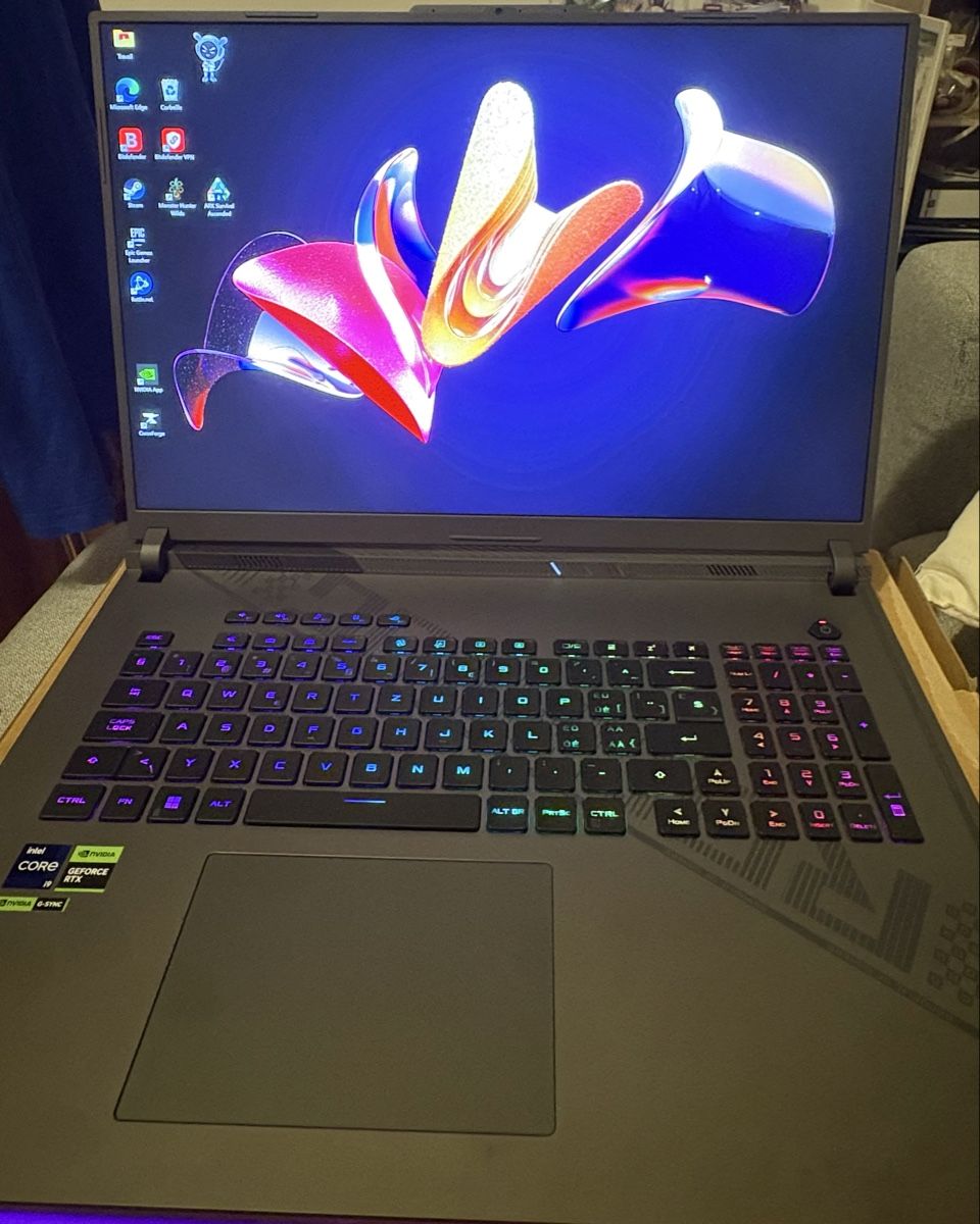 Asus Notebooks: Asus Rog Strix G18 G814JZ – Gebraucht aus Lausanne von mat_dg98