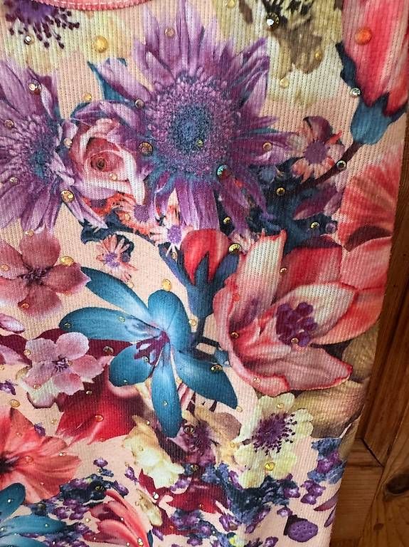 Top: Schnäppchen: Tank Top mit Blumenmuster, ca. Gr. M – Usato da Luzern venduto da La_sfinge 1