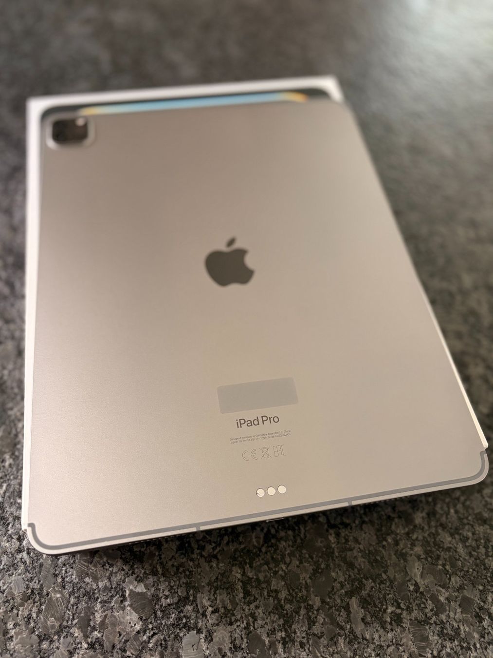 Apple Tablet PC: iPad Pro 12.9, 6th Gen, WLAN/Cell+MagicKB, Display Schaden – Usato da Wolfhausen venduto da vins_zh 1