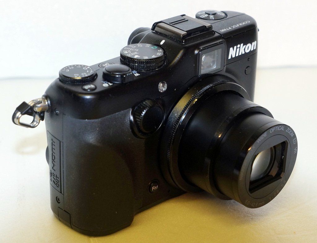 Nikon Fotocamera: Nikon Coolpix P7100 Kompakt Digitalkamera – Usato da Dottikon venduto da Floppidogg77