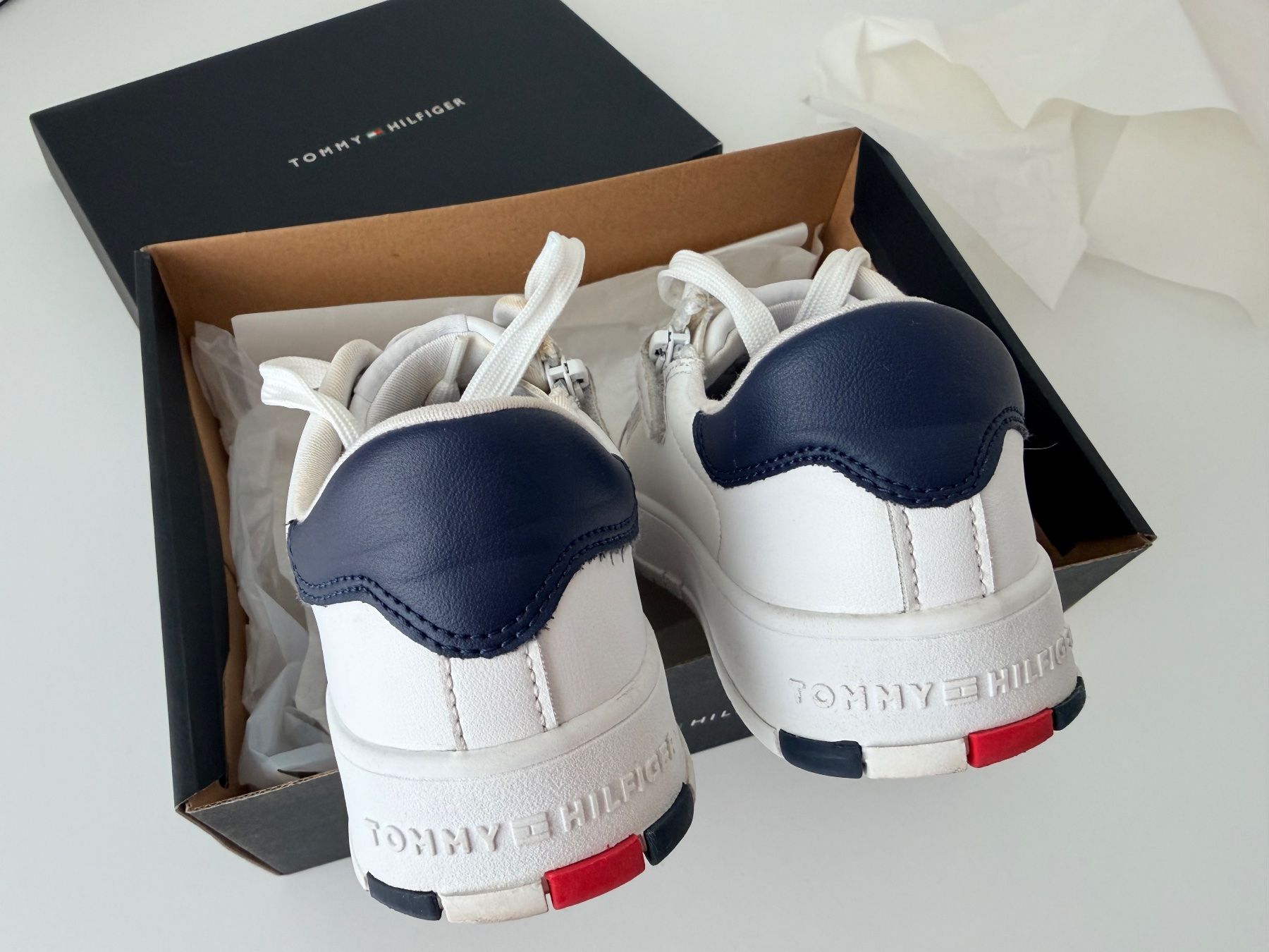 Tommy Hilfiger Scarpe per ragazzi: Tommy Hilfiger neuwertig Grösse 35 – Usato da Zürich venduto da asocaciu 1