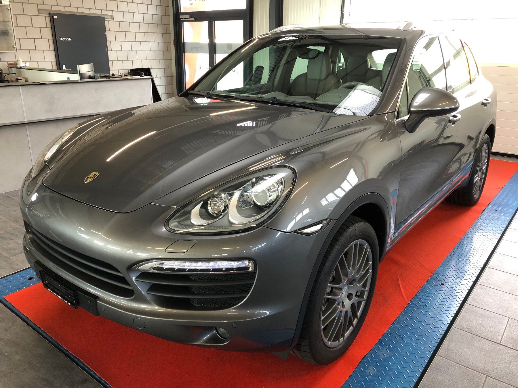Porsche Automobili: PORSCHE Cayenne S – Usato da Gampelen venduto da Steuer0