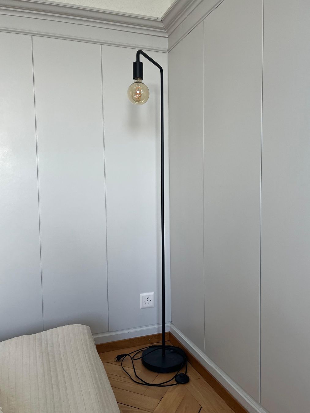 Lampen: Schwarze Stehleuchte – Gebraucht aus St. Gallen von dor_7d7g