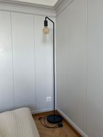 Schwarze Stehleuchte