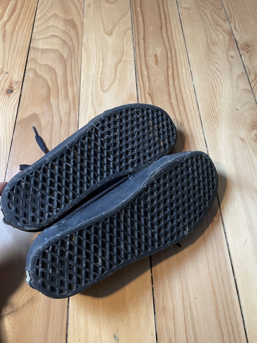Vans Chaussures hommes: Vans Sk8-Low Schwarz 42.5 – D'occasion à Zürich par Rollladen 4