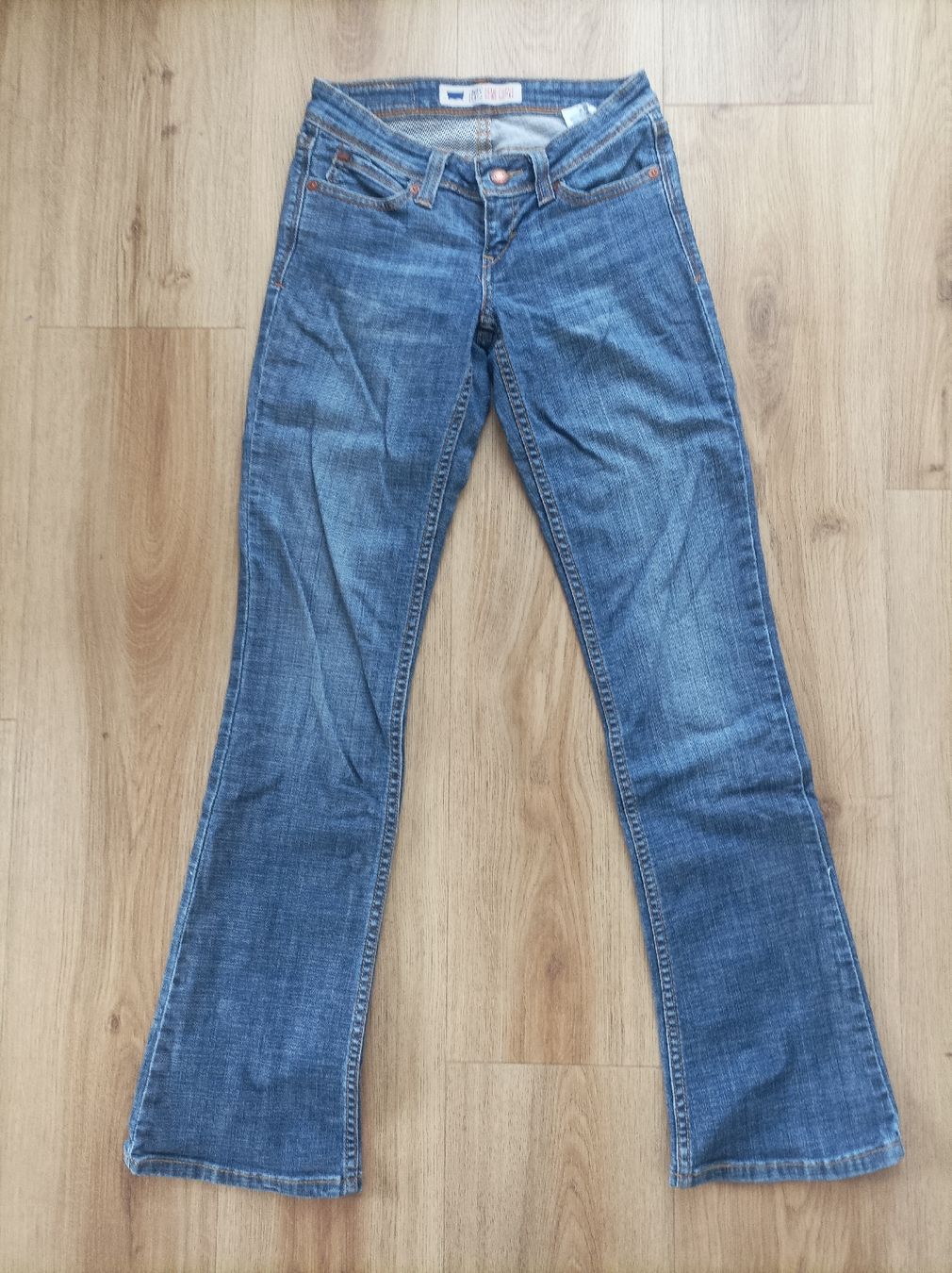 Levi's Jeans: Levi's Demi Curve hellblau (Grösse 0M) – Gebraucht aus Aeschi (SO) von clementinli