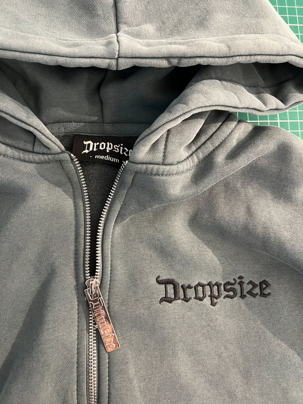 Pullover & Sweatshirts: Dropsize Kapuzenpullover mit Reissverschluss Grau Grösse M – Gebraucht aus Bern von mehrlean 2