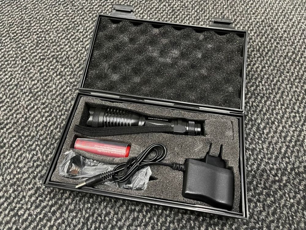 CREE High Power Taschenlampe mit 4000mAh Akku, fabrikneu (Neu und ...