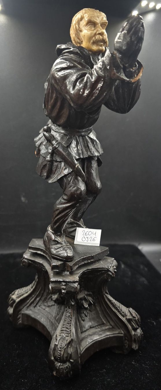 Figuren: Holz geschnitzte Figur – Gebraucht aus Rorschacherberg von snOOpydOg11