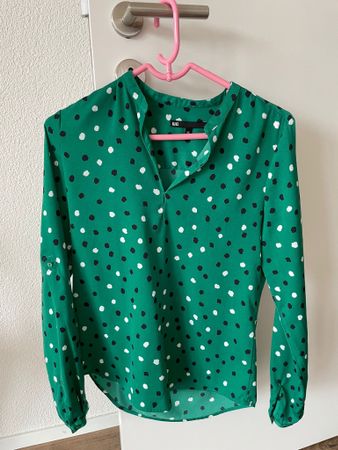 Frühlingsbluse von WE, Grün mit Pünktchen, Grösse XS