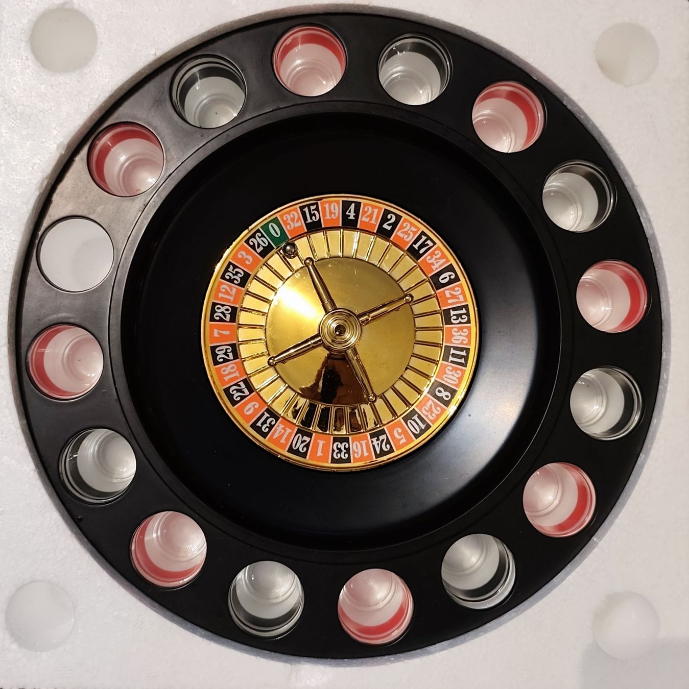 Giochi: Drinking Roulette Trinkspiel mit Schnapsgläsern  – Usato da Uznach venduto da bau_wc5m 1