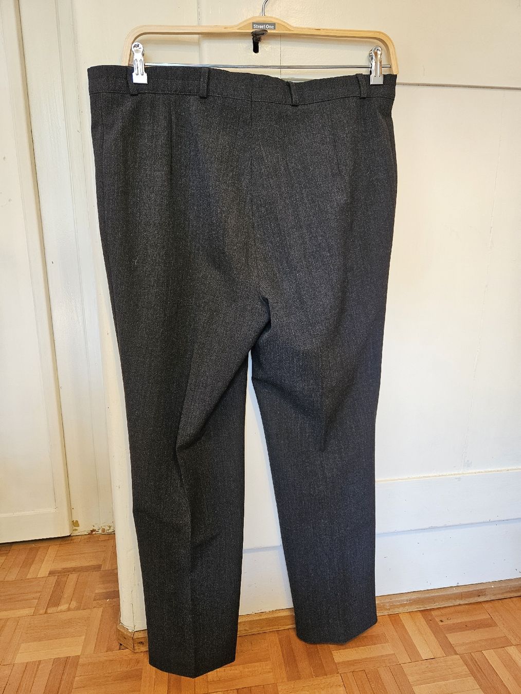 Pantaloni: Stoffhose Priess schwarz/anthrazit gebraucht – Usato da Wattwil venduto da Fair2nd 3