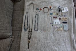 1 schönes 45 teiliges Modeschmuck Set