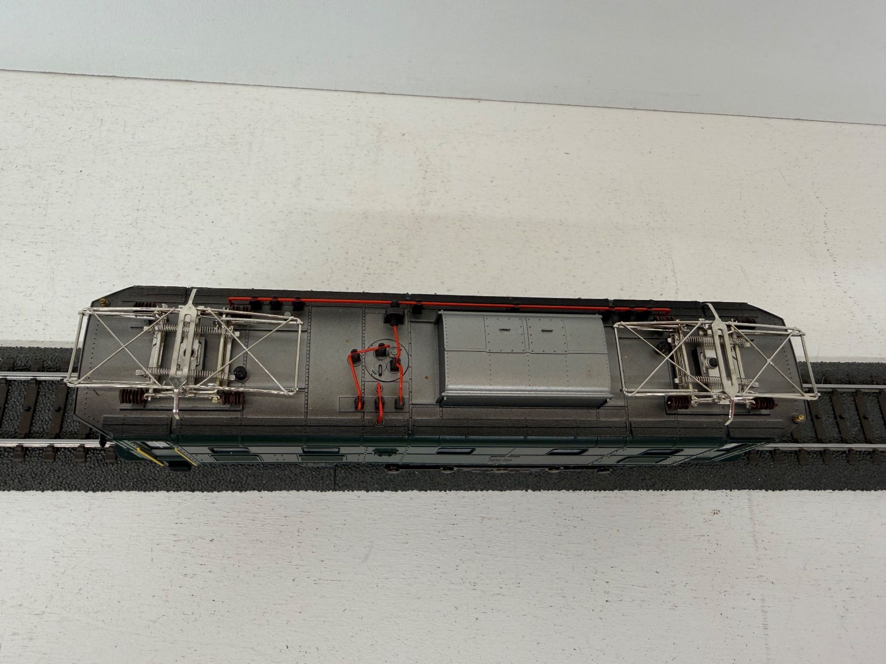 Märklin Modellini di ferrovie: Märklin H0  E-Lok SBB Ae 3/6 10456 / Digital – Usato da Büsserach venduto da ModellbahnDepot 6