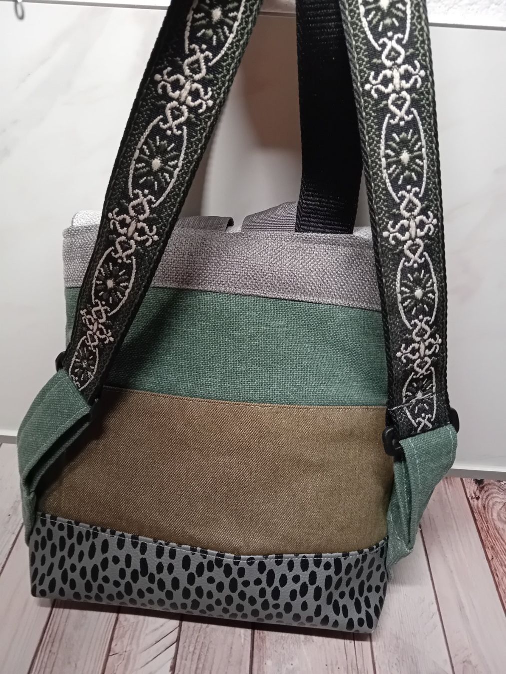 Rucksäcke: Rucksack Damen Patchwork Design  mehrfarbig – Gebraucht aus Burgdorf von carodesign1 2