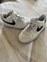 Scarpe Nike bianche e nere bambino ottime condizioni