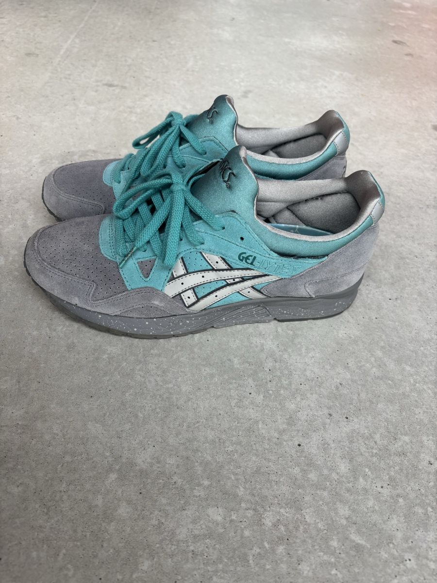 Asics Scarpe da uomo: Asics Gel Lyte V bleu gris – Usato da Châtelaine venduto da Cartoon19 1