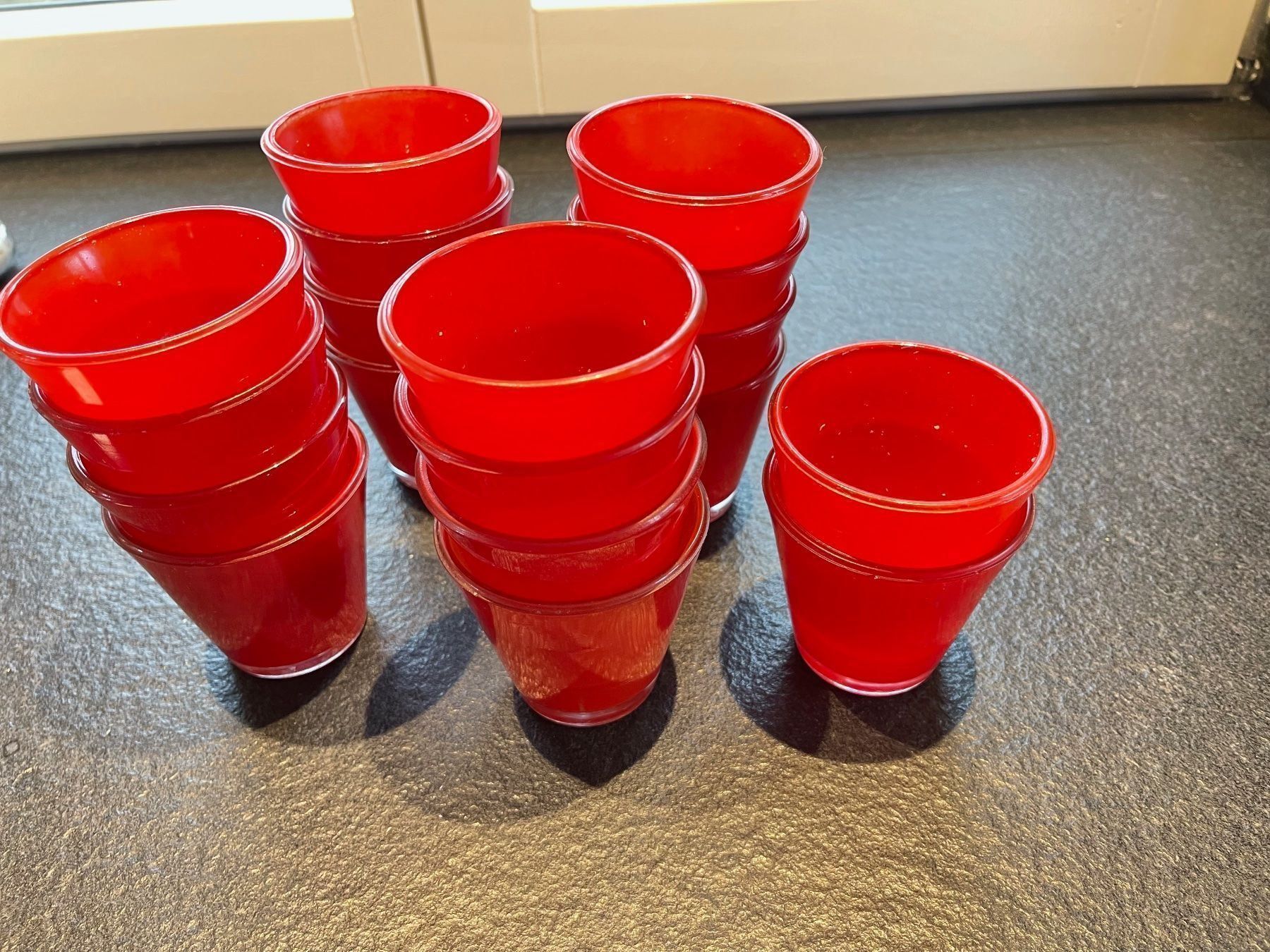 Tutte le decorazioni: Party Time: 18 rote Teelicht- Gläser, Set – Usato da Winterthur venduto da 1956ingi 6