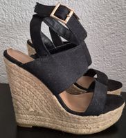 Schwarze Keilabsatz Sandalen mit Gold-Schnalle Primark Gr 39