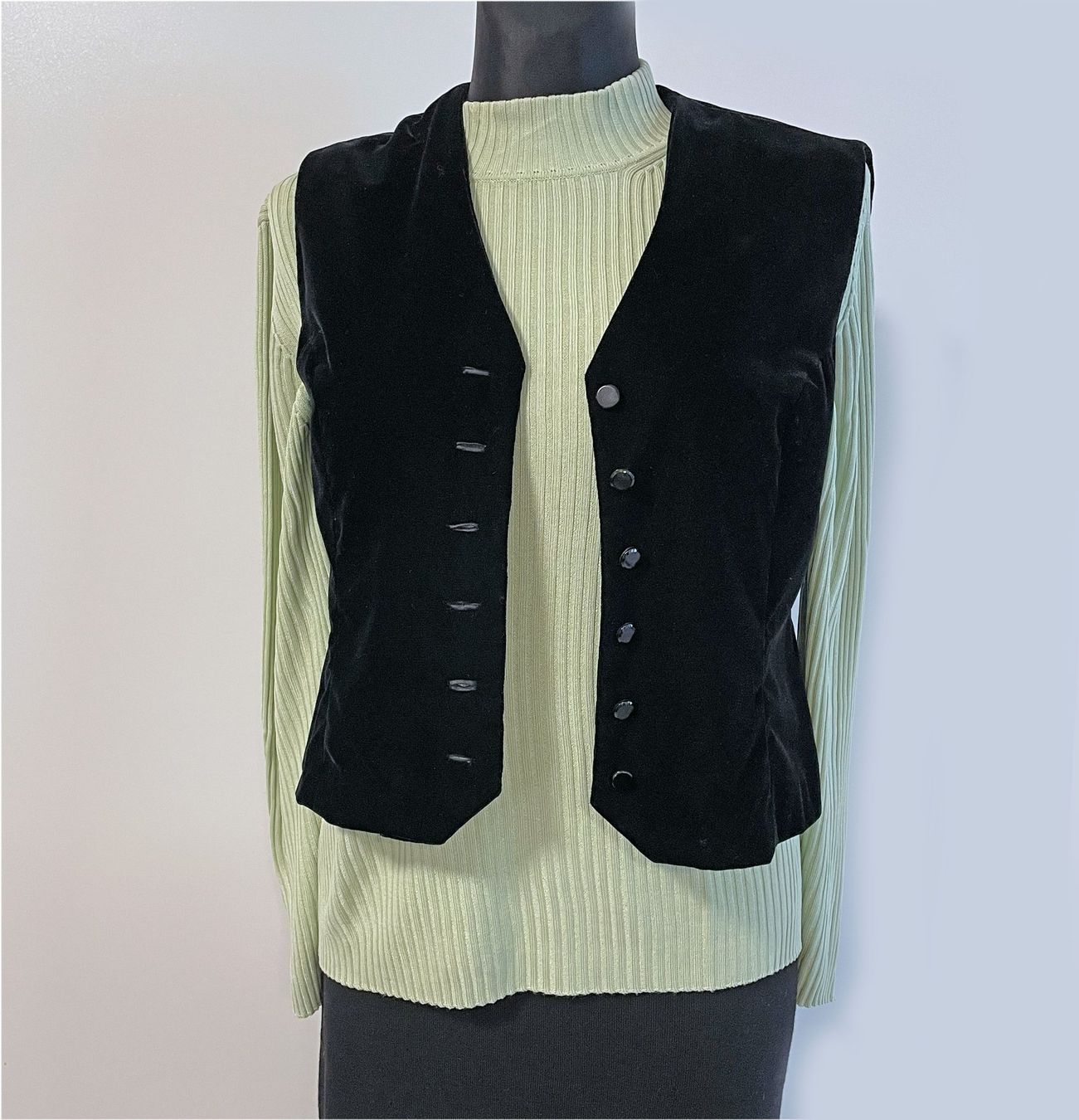 Maglioni & Felpe: Pullover 100% Seide Gr. M/L hellgrün 2x2 Strick VINTAGE – Usato da Brüttisellen venduto da Buxus 2