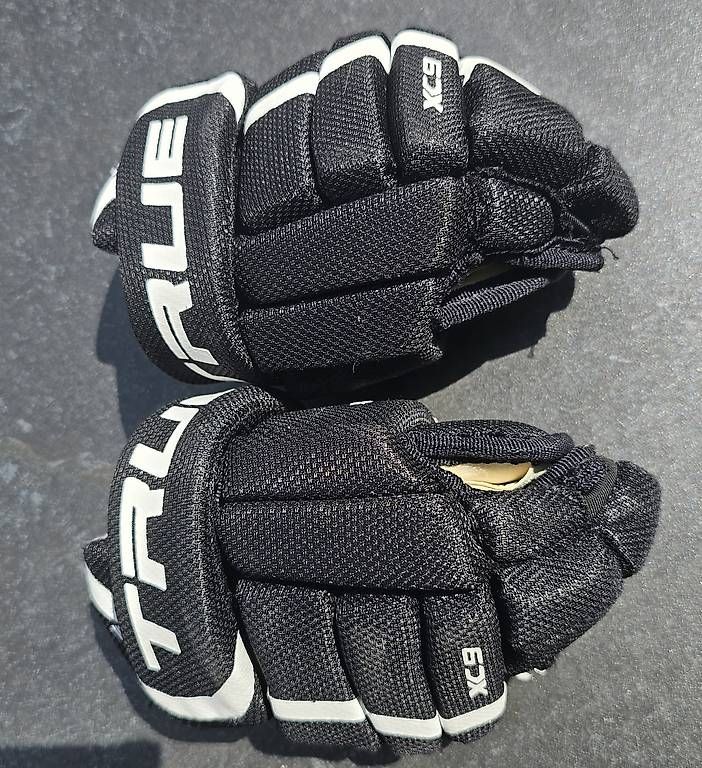 Guanti & manicotti: True XC9 Eishockeyhandschuhe – Usato da Wabern venduto da alohri