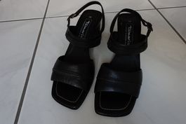 Schöne, elegante Absatz-Sandalen von Tamaris, Gr. 38