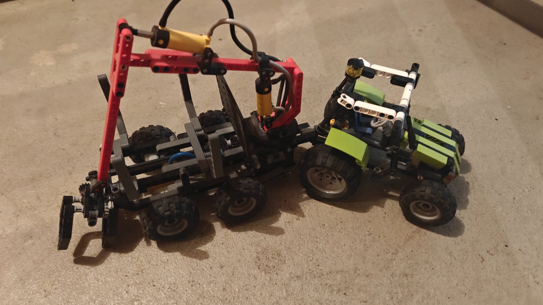 Lego Kit di costruzioni: LEGO Technic 8049 Traktor mit Forstanhänger / Holzkran – Usato da Kaltbrunn venduto da Boesi_1600 3