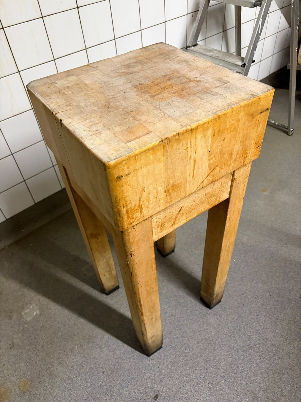 Articoli in legno: Metzger Hackstock – Usato da Rothrist venduto da Pamosliq 2