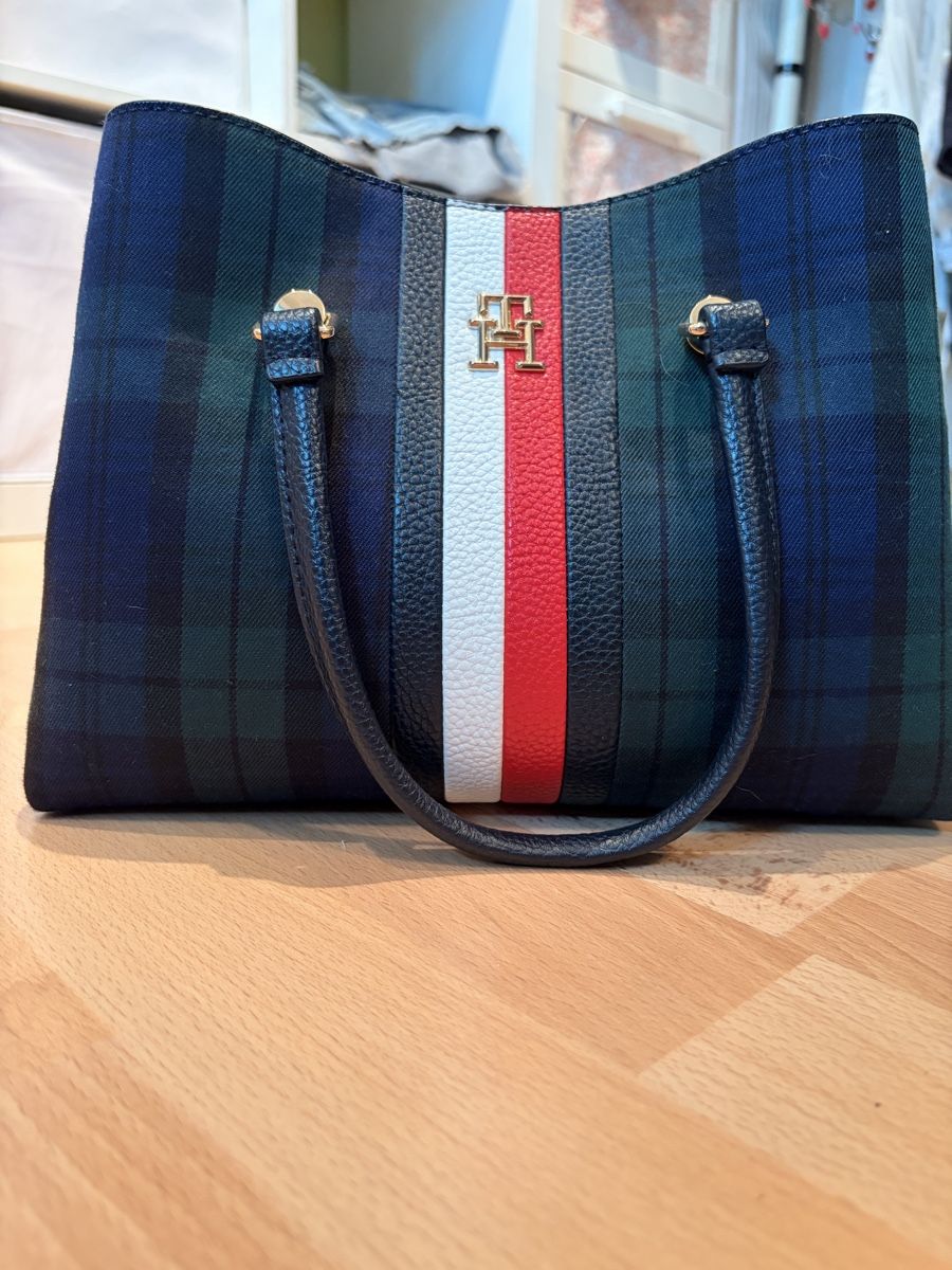 Tommy Hilfiger Sacs femmes: Tommy Hilfiger Handtasche – D'occasion à Hinwil par she_qkn2 1