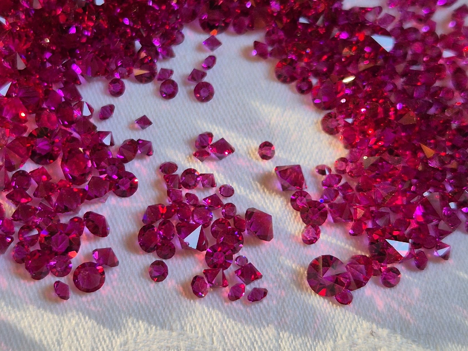 Kit bricolage: Swarovski Strass Steine Farbe Ruby – Nuovo (secondo la descrizione) da Höfen b. Thun venduto da enr_7xsd 6