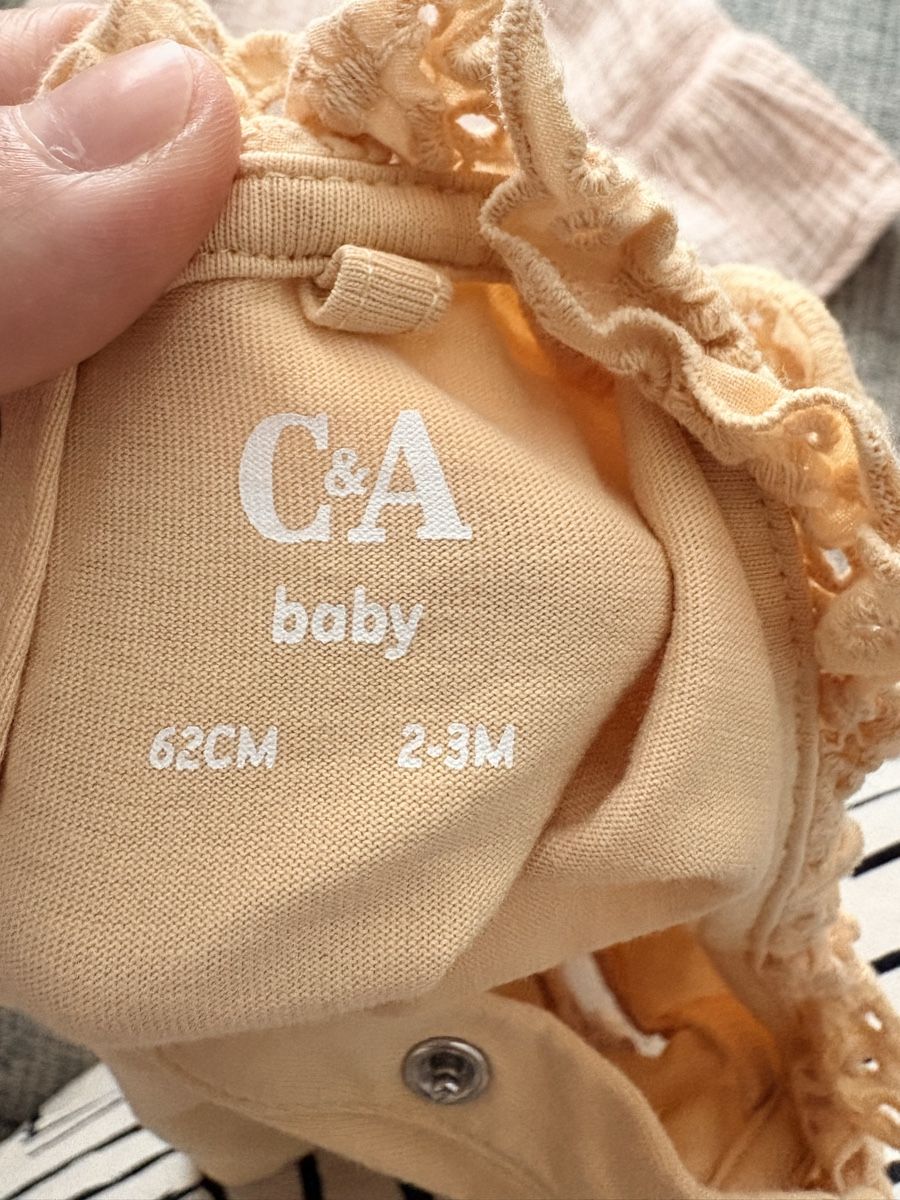 C&A Kleiderpakete & -sets: Baby Mädchen Kleider Set C&A Grösse 62cm  – Gebraucht aus Münchenstein von Miresolese 2