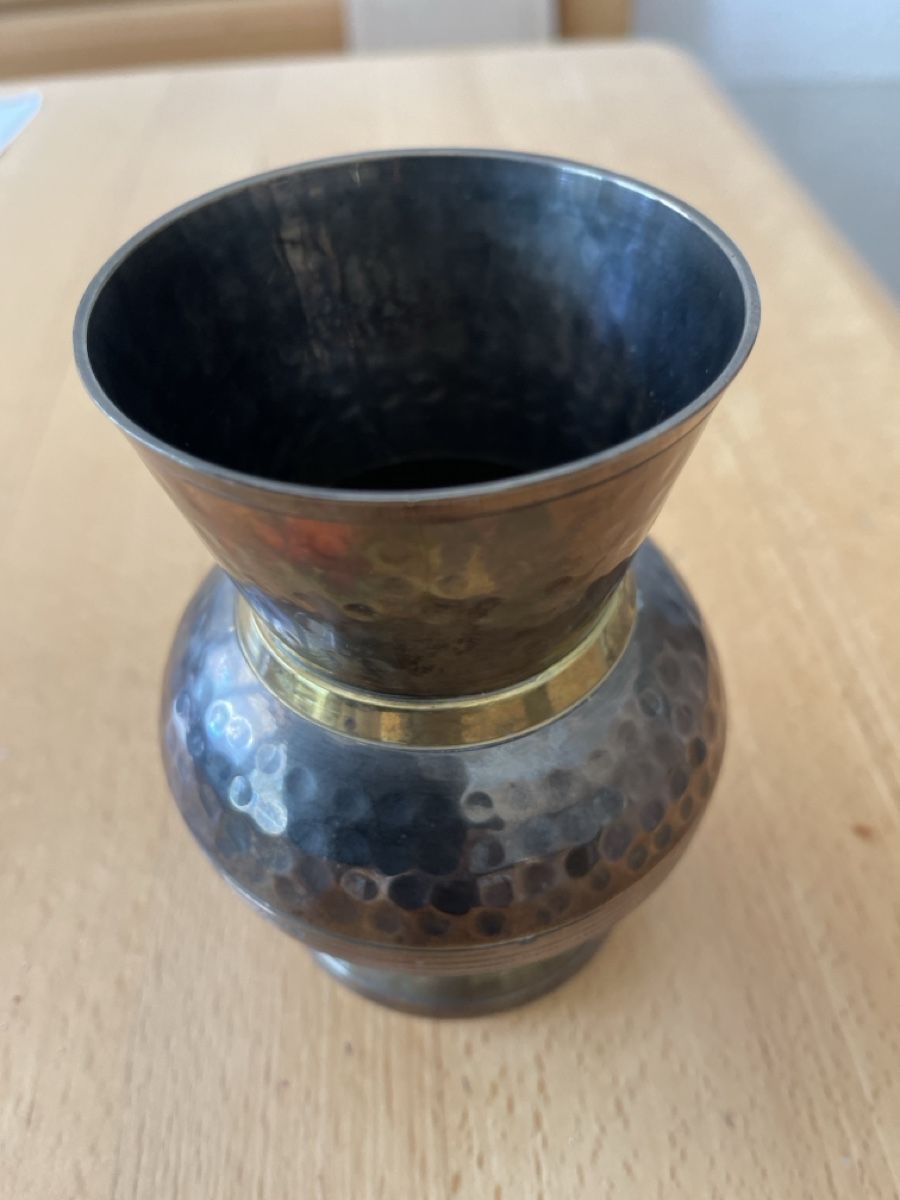 Vasen & Gefässe: Messingvase gehämmert,13,5 cm hoch – Gebraucht aus Mülligen von Flockenstiel 1
