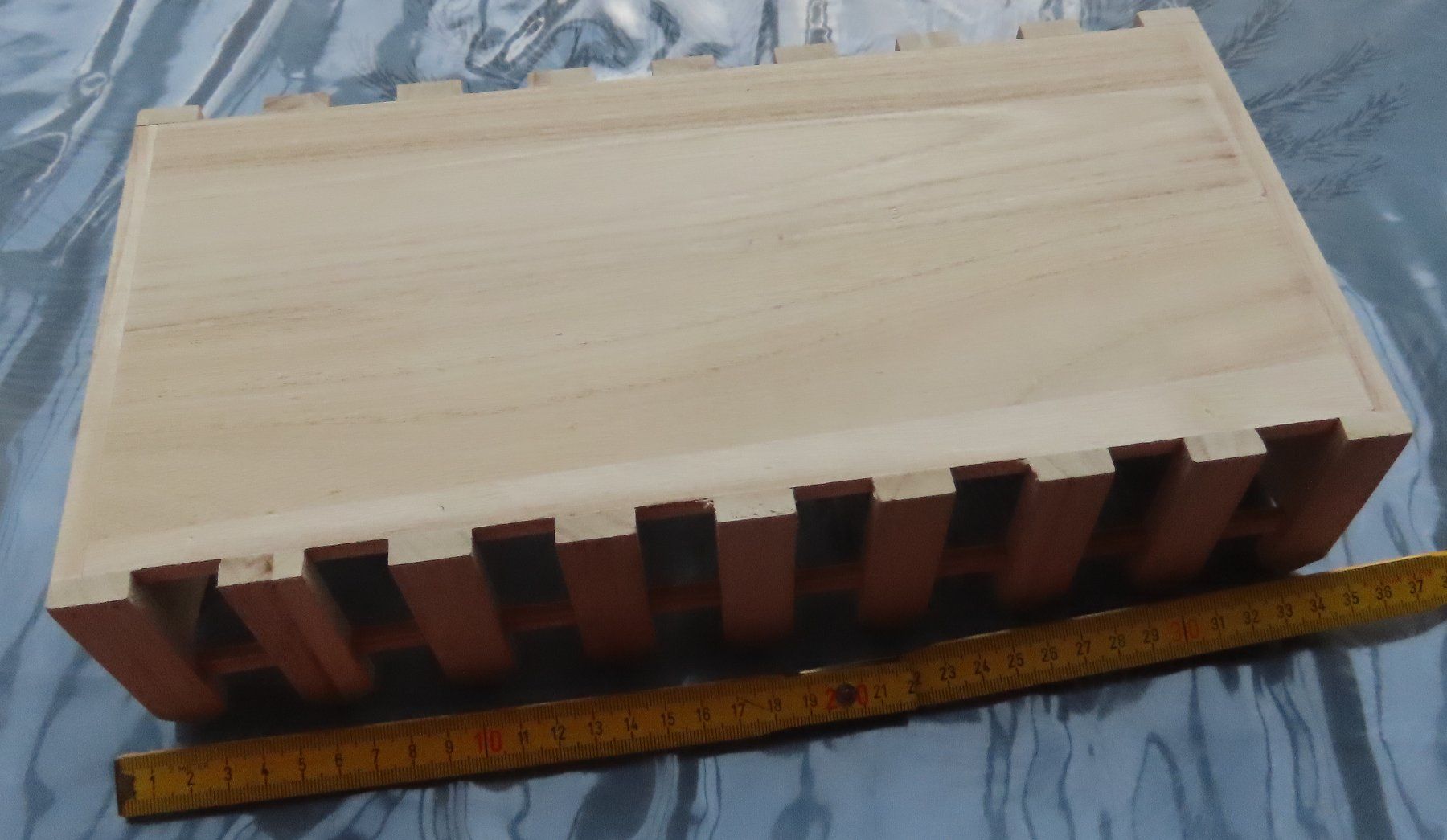Articles en bois: Jardinière en bois neuf! – Neuf avec emballage d'origine à Troistorrents par Marion70 1