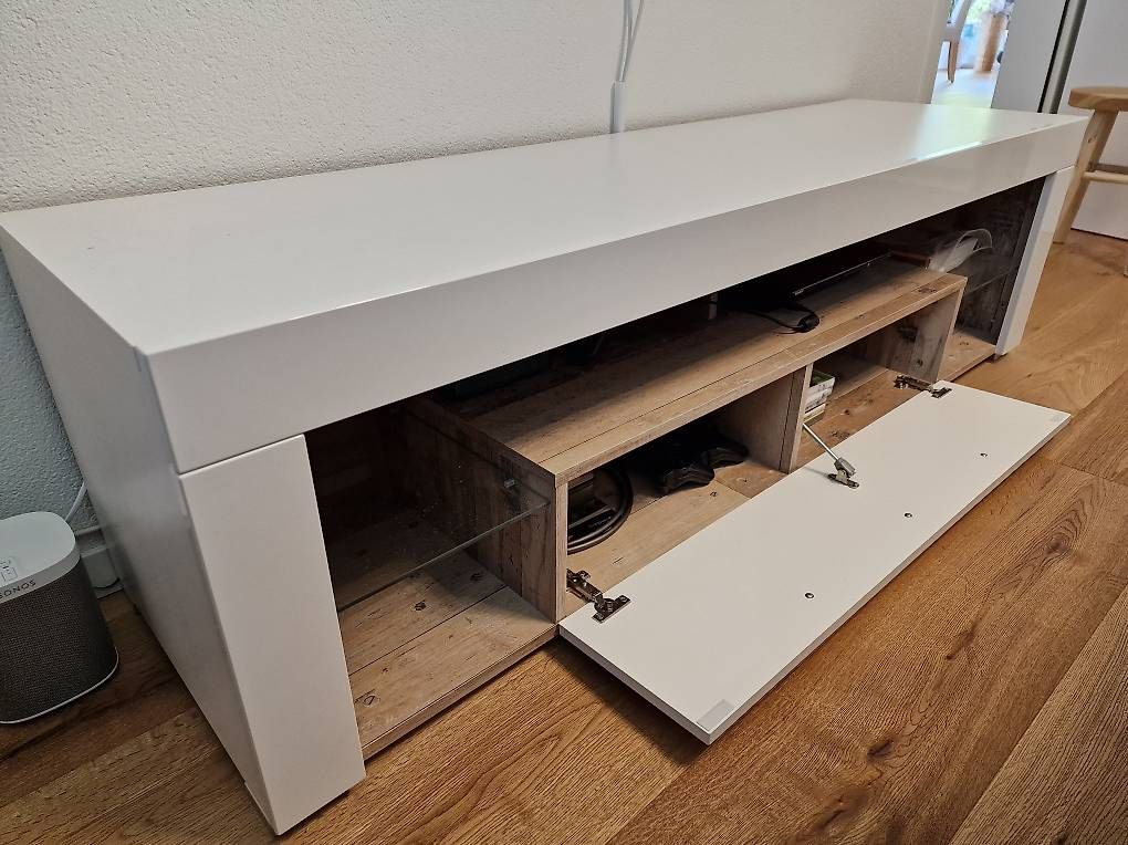 TV Möbel: TV-Möbel, neuwertig – Gebraucht aus Feusisberg von CHerMuus
